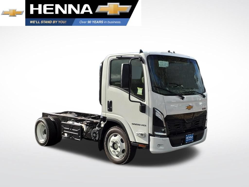 2025 Chevrolet Low Cab Forward's photo