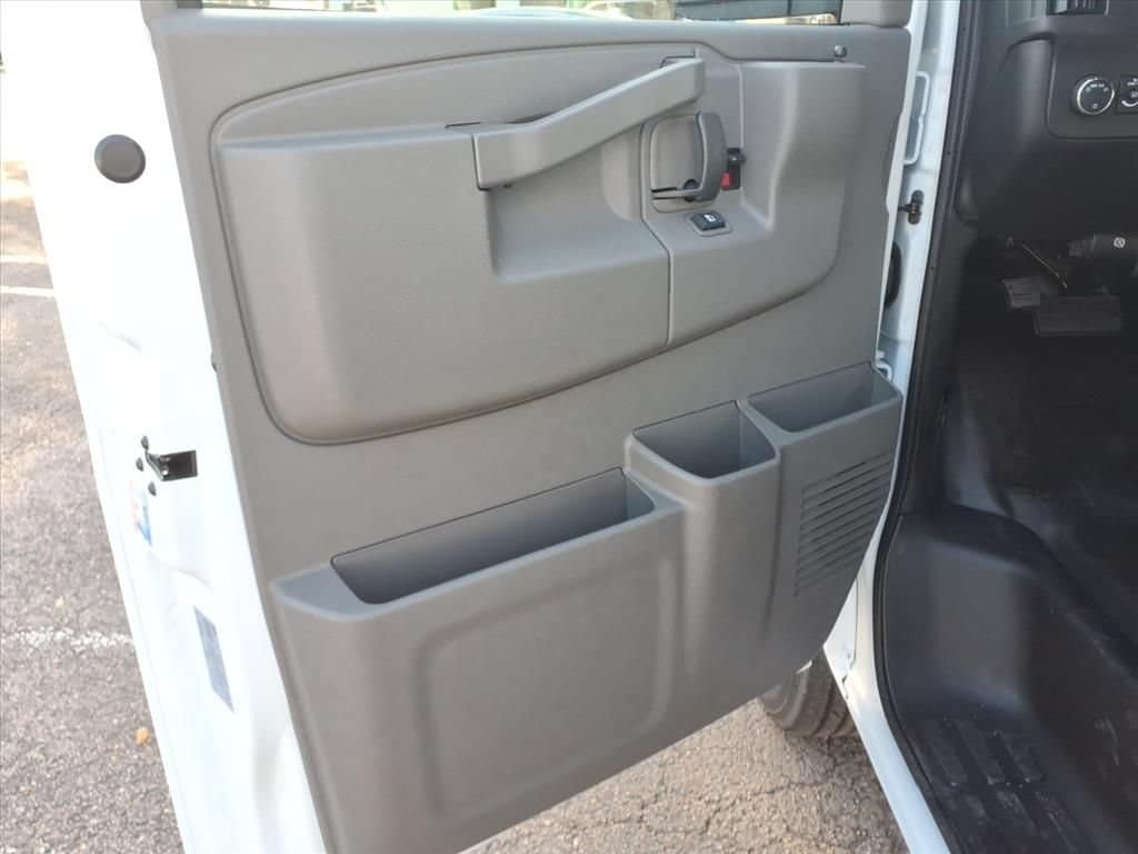 2026 Chevrolet Express Cargo Work Van - Photo 17