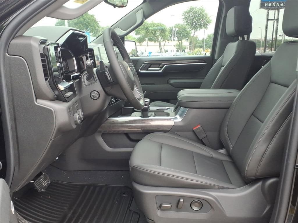 2026 Chevrolet Silverado 1500 LTZ - Photo 17
