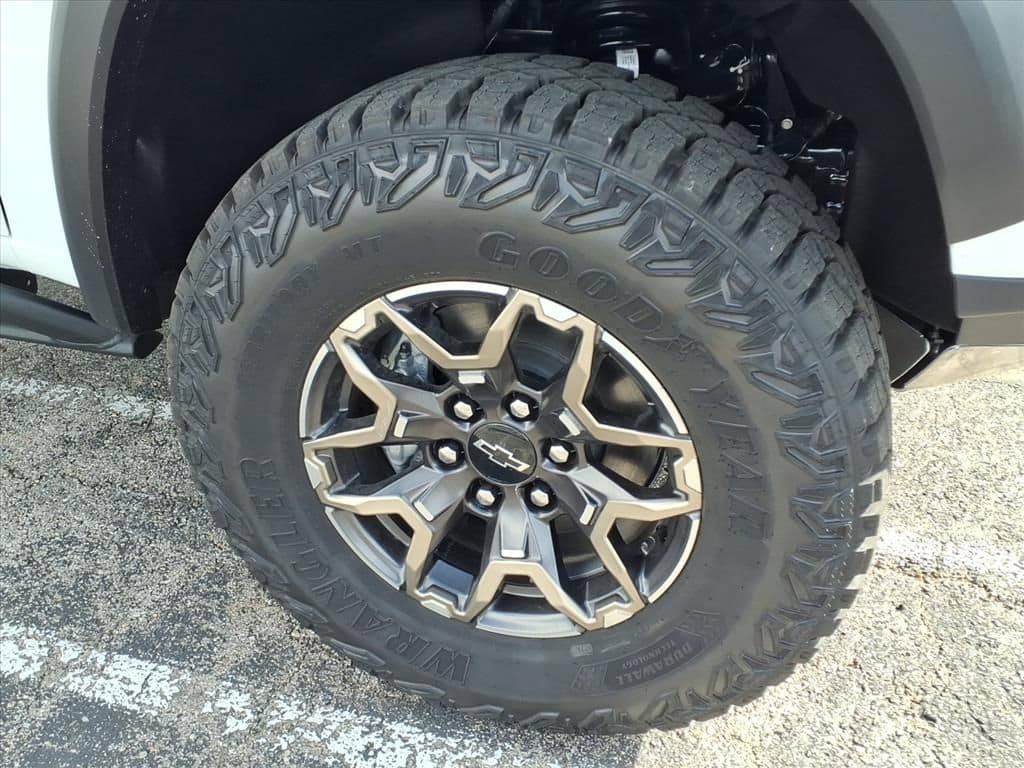 2026 Chevrolet Colorado ZR2 - Photo 11