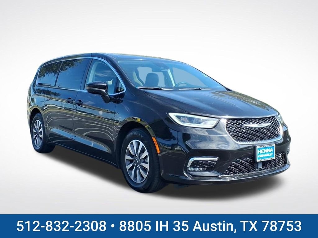 2024 Chrysler Pacifica Hybrid Select PHEV's photo