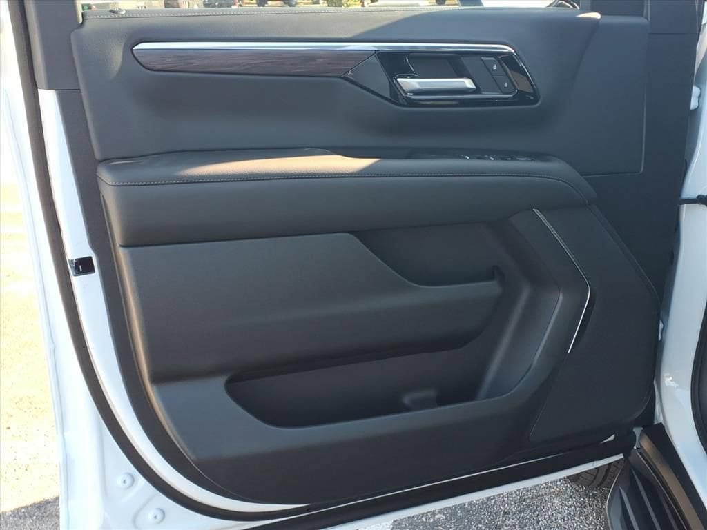 2026 Chevrolet Suburban LS - Photo 14