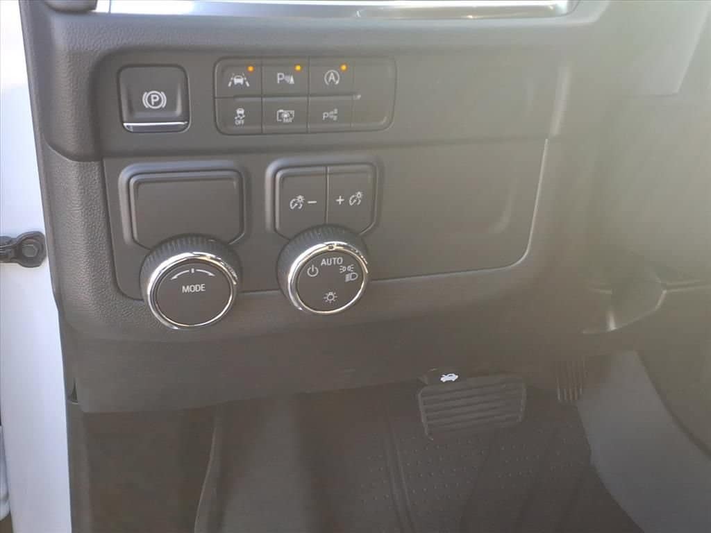 2026 Chevrolet Suburban LS - Photo 15