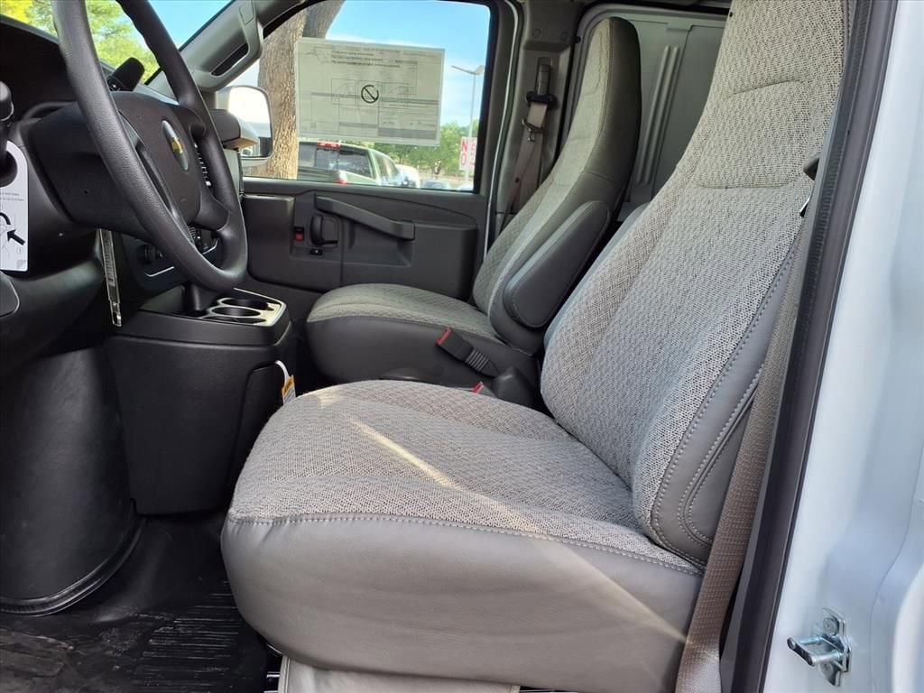 2026 Chevrolet Express Cargo Work Van - Photo 9