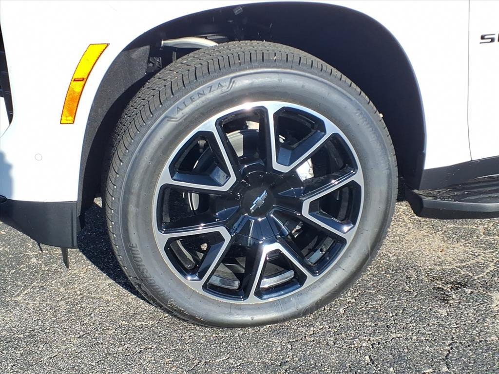 2027 Chevrolet Suburban RST - Photo 11