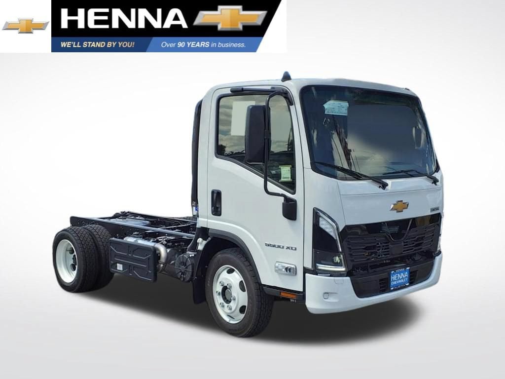 2025 Chevrolet Low Cab Forward's photo