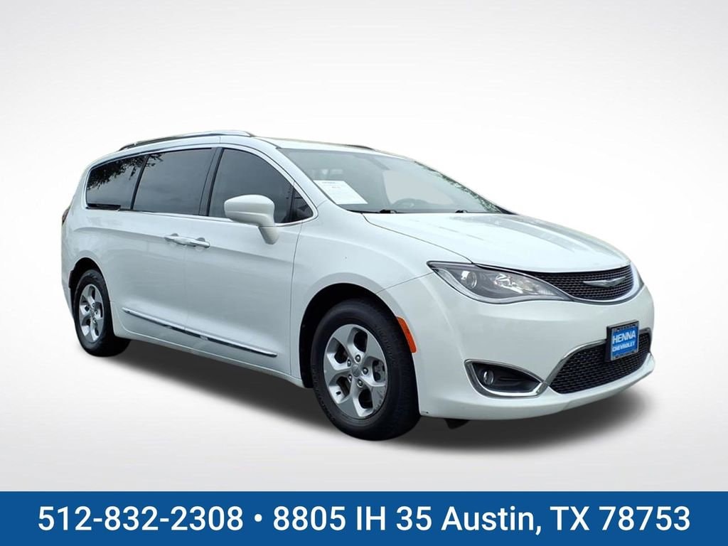2017 Chrysler Pacifica Touring-L Plus's photo