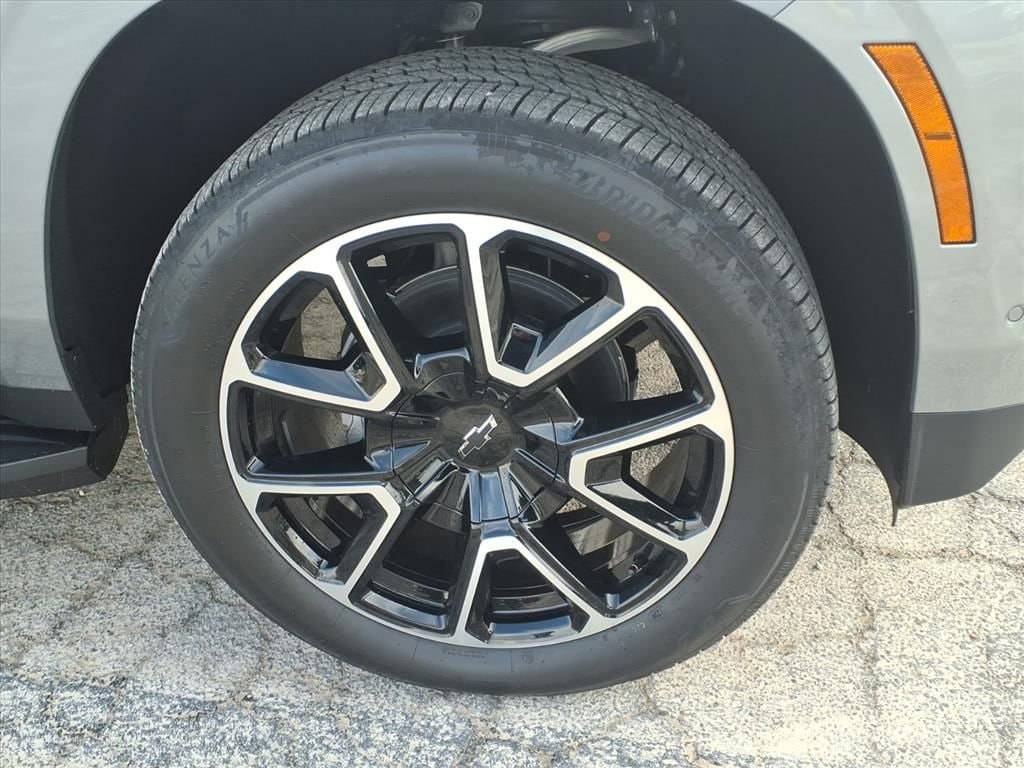 2026 Chevrolet Suburban RST - Photo 12