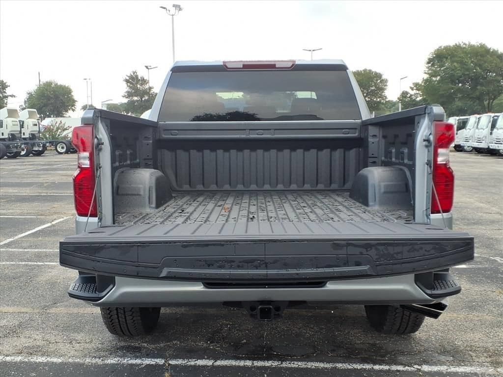 2026 Chevrolet Silverado 1500 Custom - Photo 12
