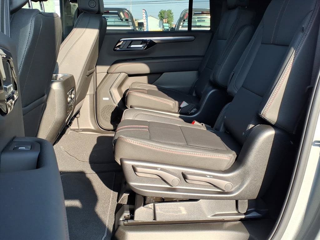 2027 Chevrolet Suburban RST - Photo 18