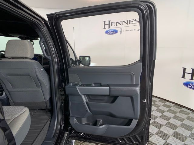 2025 Ford F-150 XLT - Photo 32