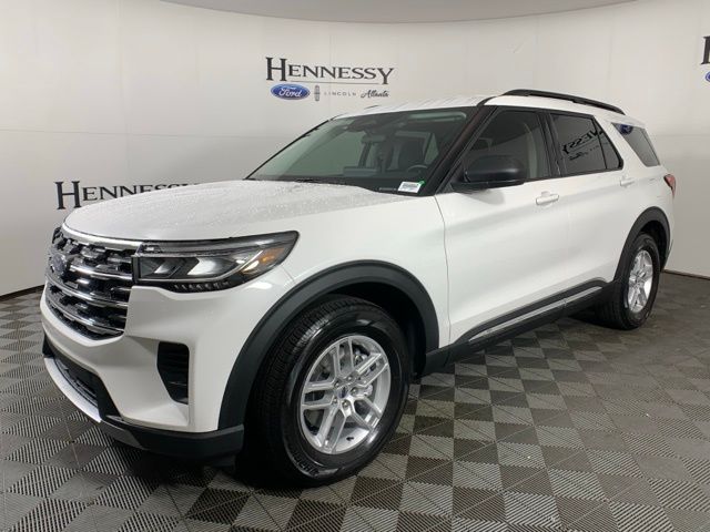 2025 Ford Explorer photo 2