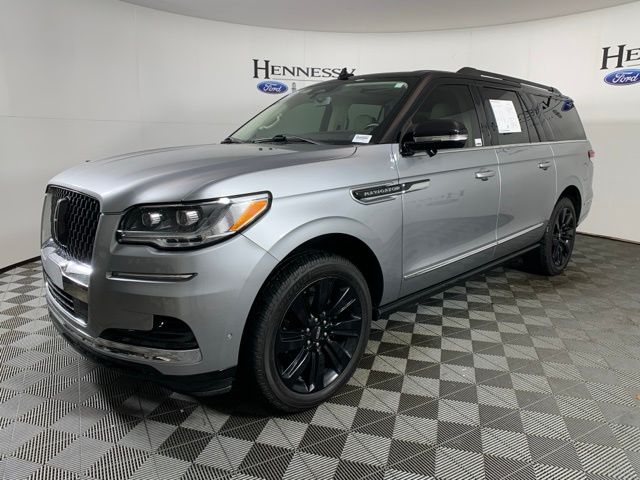 2022 Lincoln Navigator Black Label photo 2
