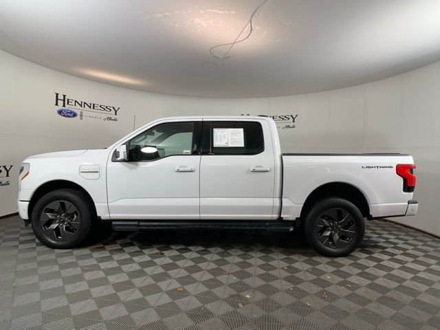 2023 Ford F-150 Lightning Lariat photo 2