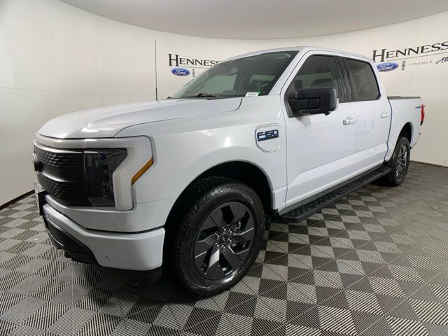 2025 Ford F-150 Lightning photo 2