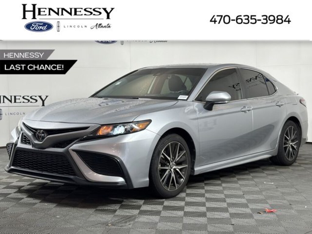Used 2022 Toyota Camry SE Sedan