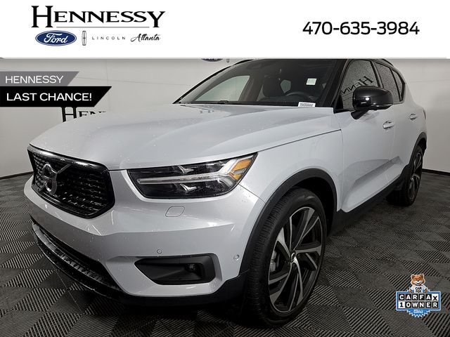 2022 Volvo XC40 T4 R-Design's photo
