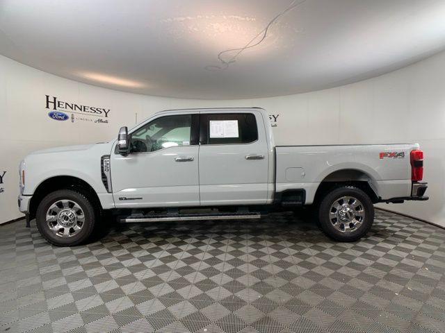 2025 Ford F-350 Lariat photo 3