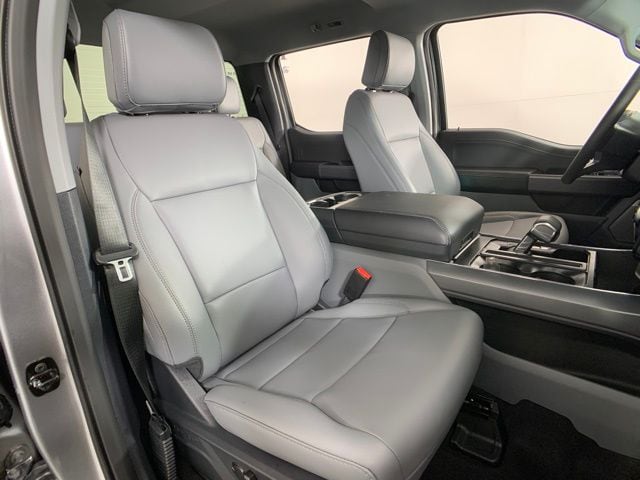 2025 Ford F-150 Lightning Flash - Photo 25