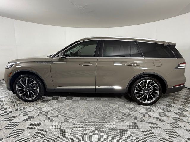 2025 Lincoln Aviator Reserve photo 2