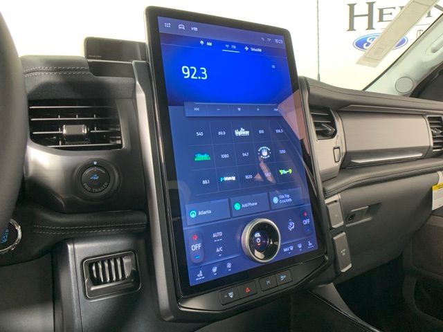 2025 Ford F-150 Lightning Flash - Photo 16