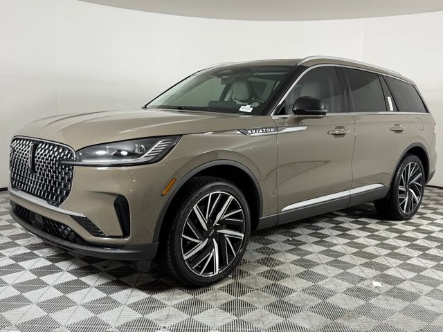 2025 Lincoln Aviator Reserve photo 2