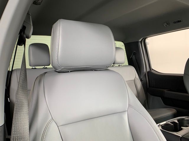 2025 Ford F-150 Lightning Flash - Photo 24