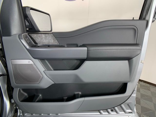 2025 Ford F-150 Lightning Flash - Photo 37