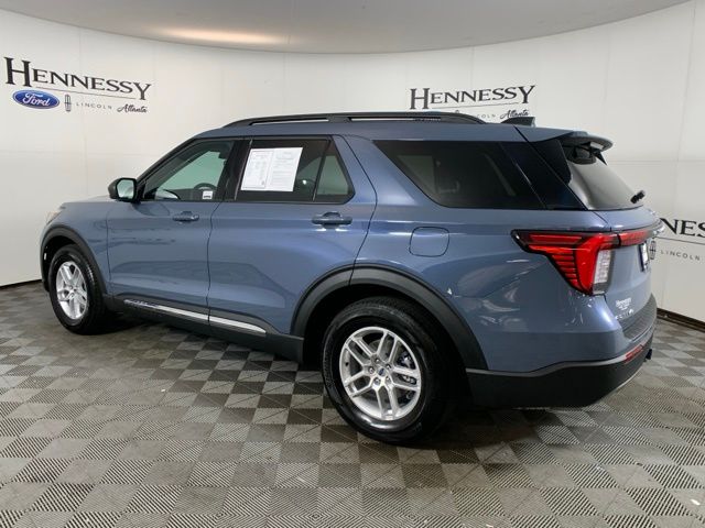 2025 Ford Explorer photo 4