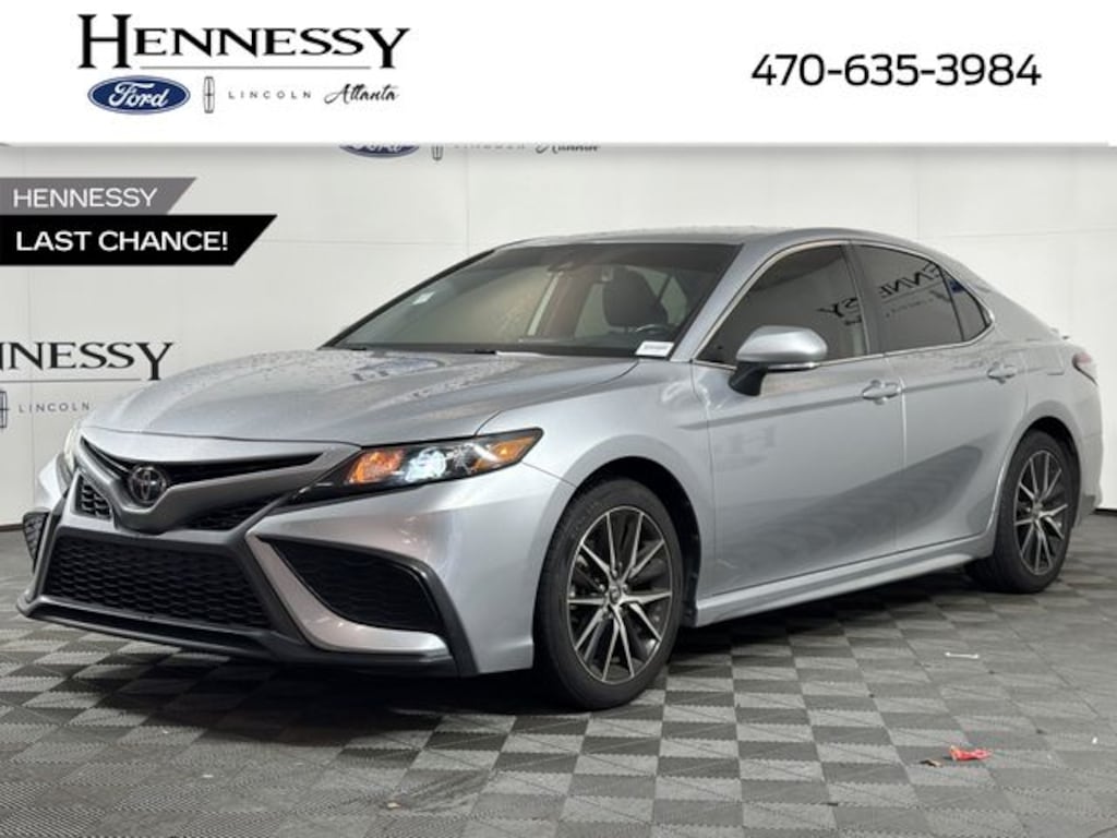 Used 2022 Toyota Camry SE Sedan