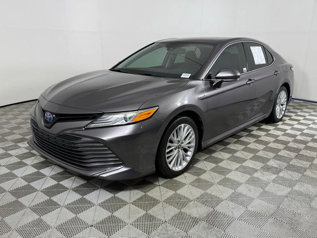 2019 Toyota Camry Hybrid XLE photo 2