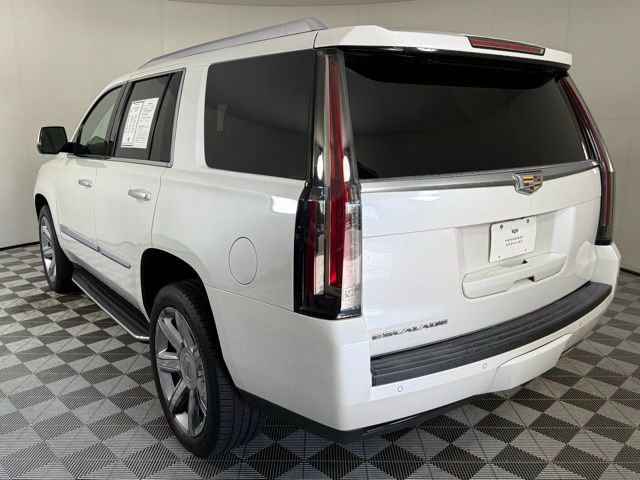 2016 Cadillac Escalade Luxury photo 2