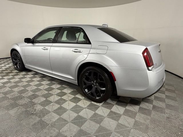 2023 Chrysler 300 Touring L photo 2