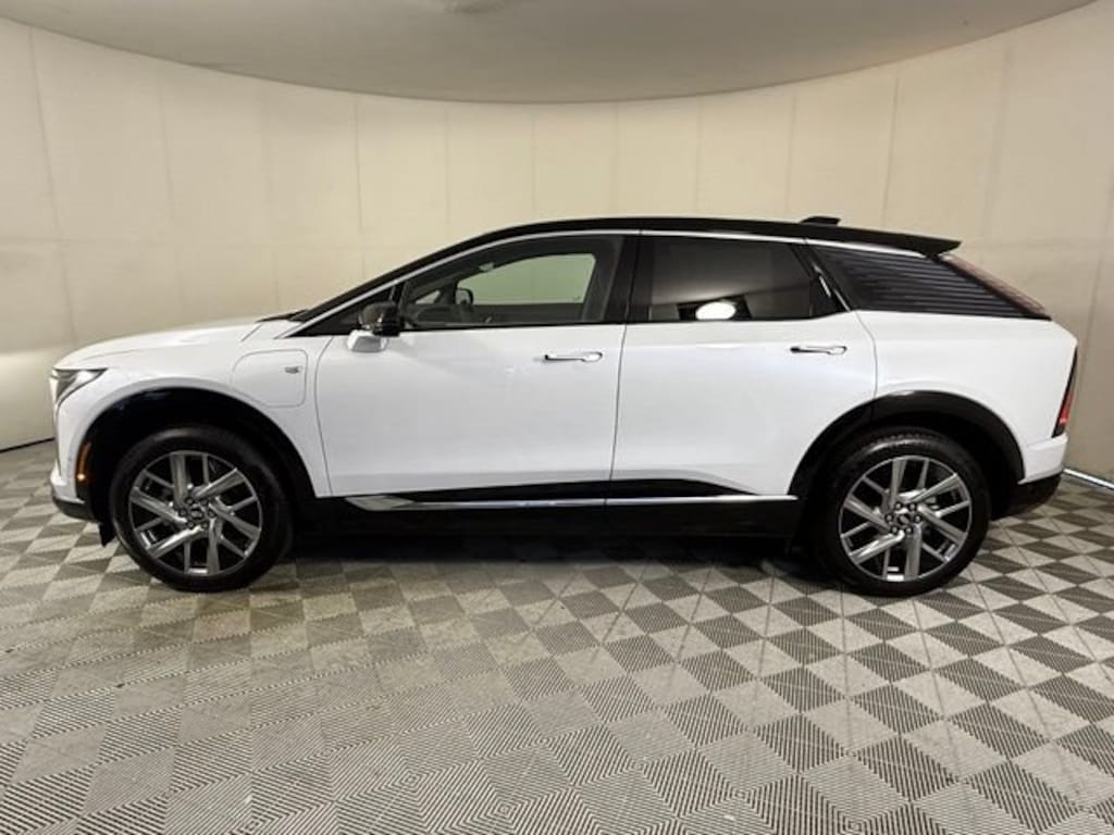New 2027 CADILLAC OPTIQ Premium Luxury SUV