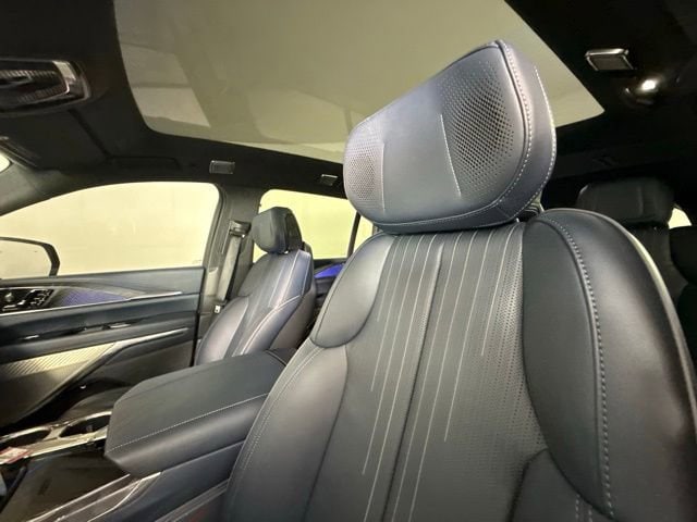 2025 Cadillac Escalade IQ Luxury 2 - Photo 9