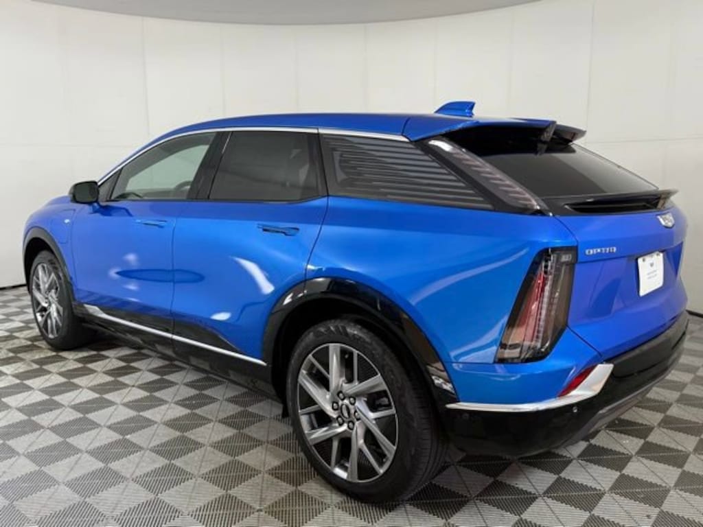 New 2026 CADILLAC OPTIQ Luxury SUV