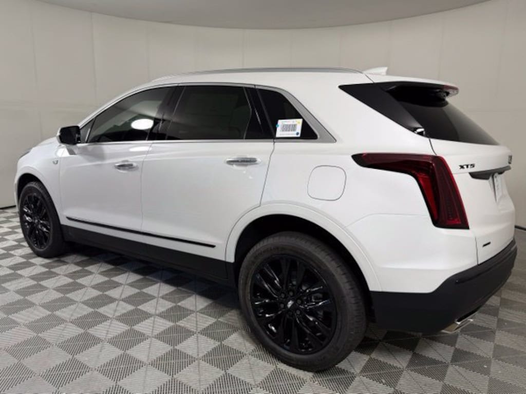 New 2026 CADILLAC XT5 Luxury SUV