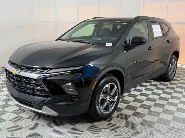 2024 Chevrolet Blazer 2LT photo 2