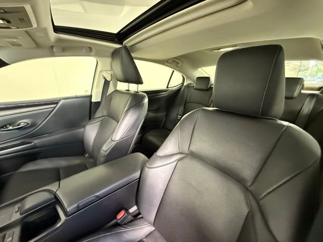 2019 Lexus ES 350 photo 4
