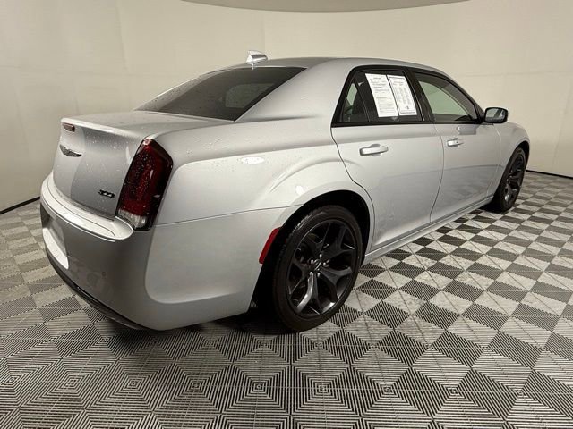 2023 Chrysler 300 Touring L photo 3