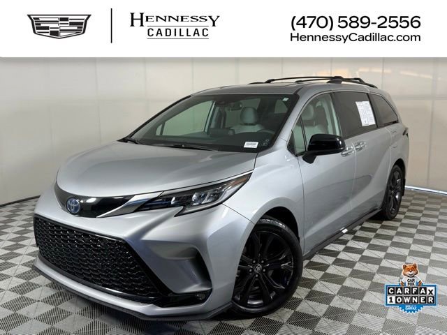 2023 Toyota Sienna XSE's photo