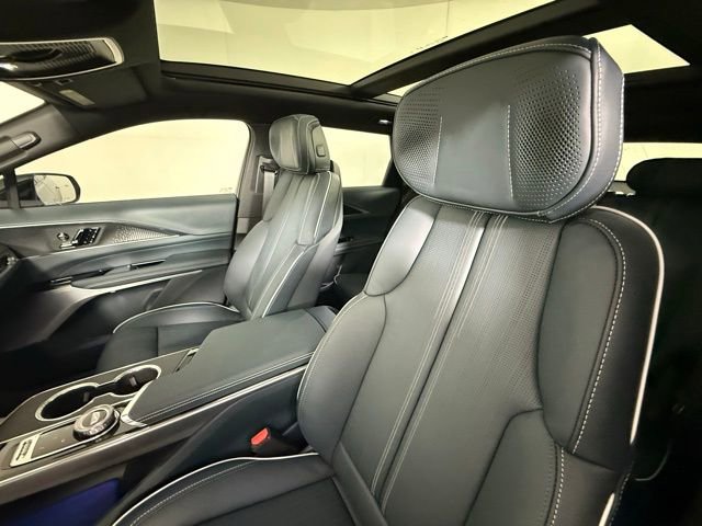 2025 Cadillac Lyriq Luxury photo 4