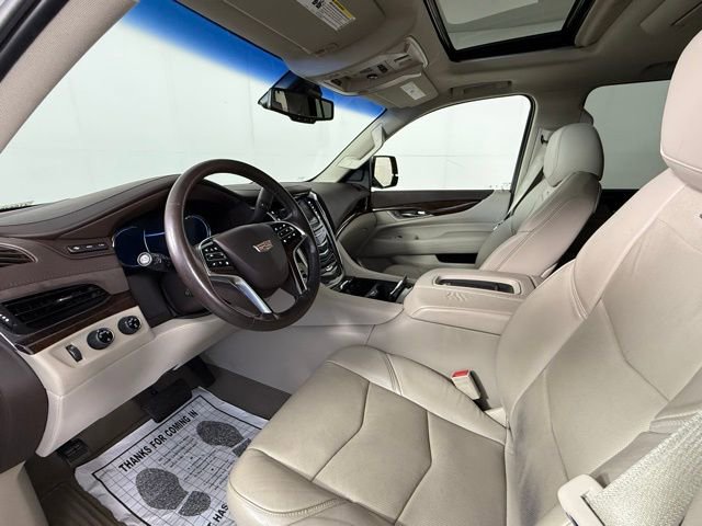 2016 Cadillac Escalade Luxury photo 3