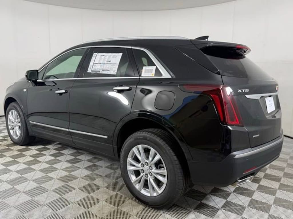 New 2026 CADILLAC XT5 Luxury SUV