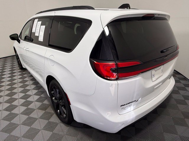 Used 2025 Chrysler Pacifica Limited Van Passenger Van