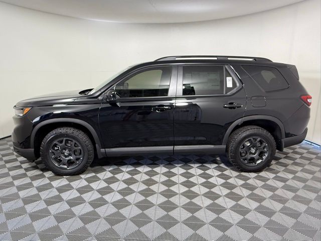 2025 Honda Pilot TrailSport photo 2