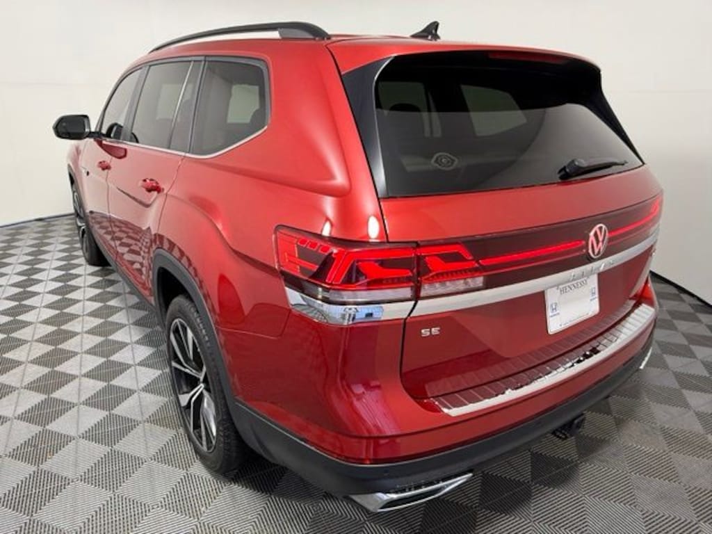 Used 2024 Volkswagen Atlas 2.0T SE w/Technology SUV