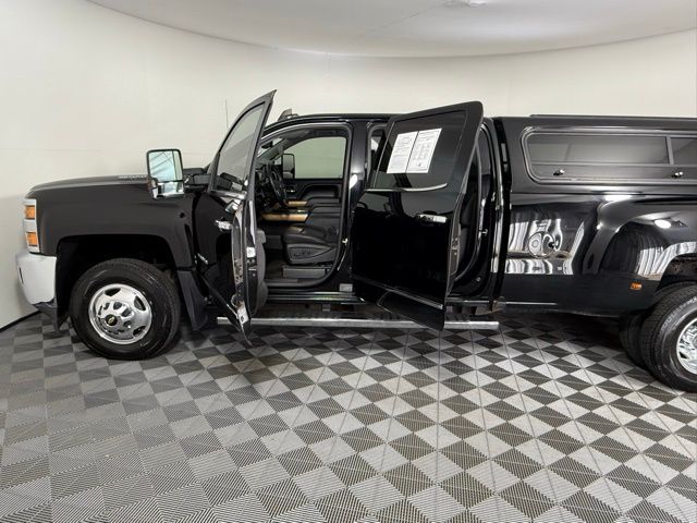 2016 Chevrolet Silverado 3500HD LTZ photo 3