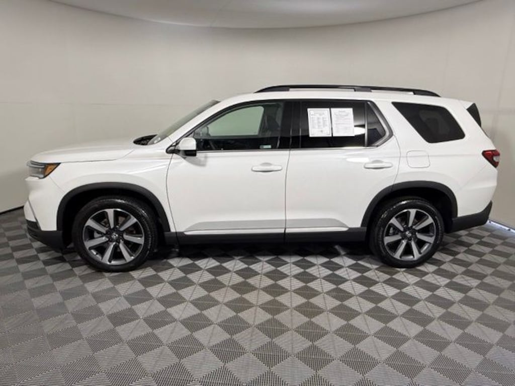 Used 2025 Honda Pilot Touring SUV