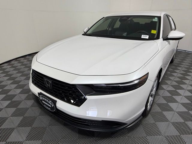 2025 Honda Accord LX photo 2